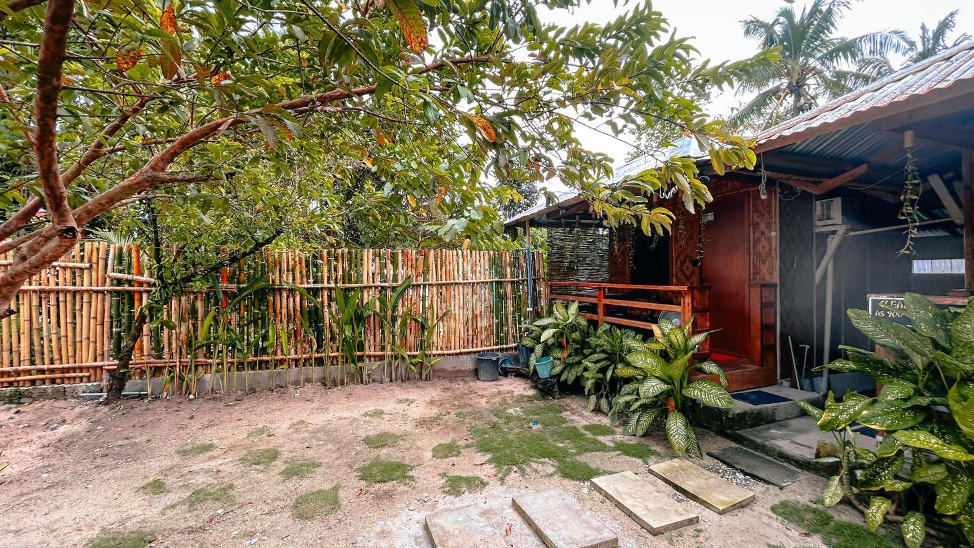 Islo Hut Kaliwa Hotel General Luna  Exterior photo